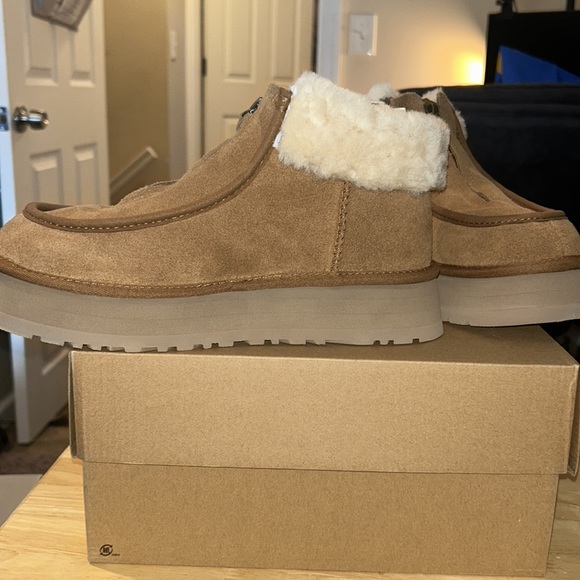 UGG Funkette Boot Size 9 - Picture 5 of 5